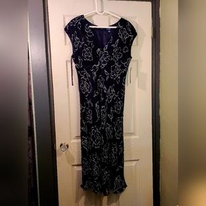NWT Chaps navy & white floral midi dress